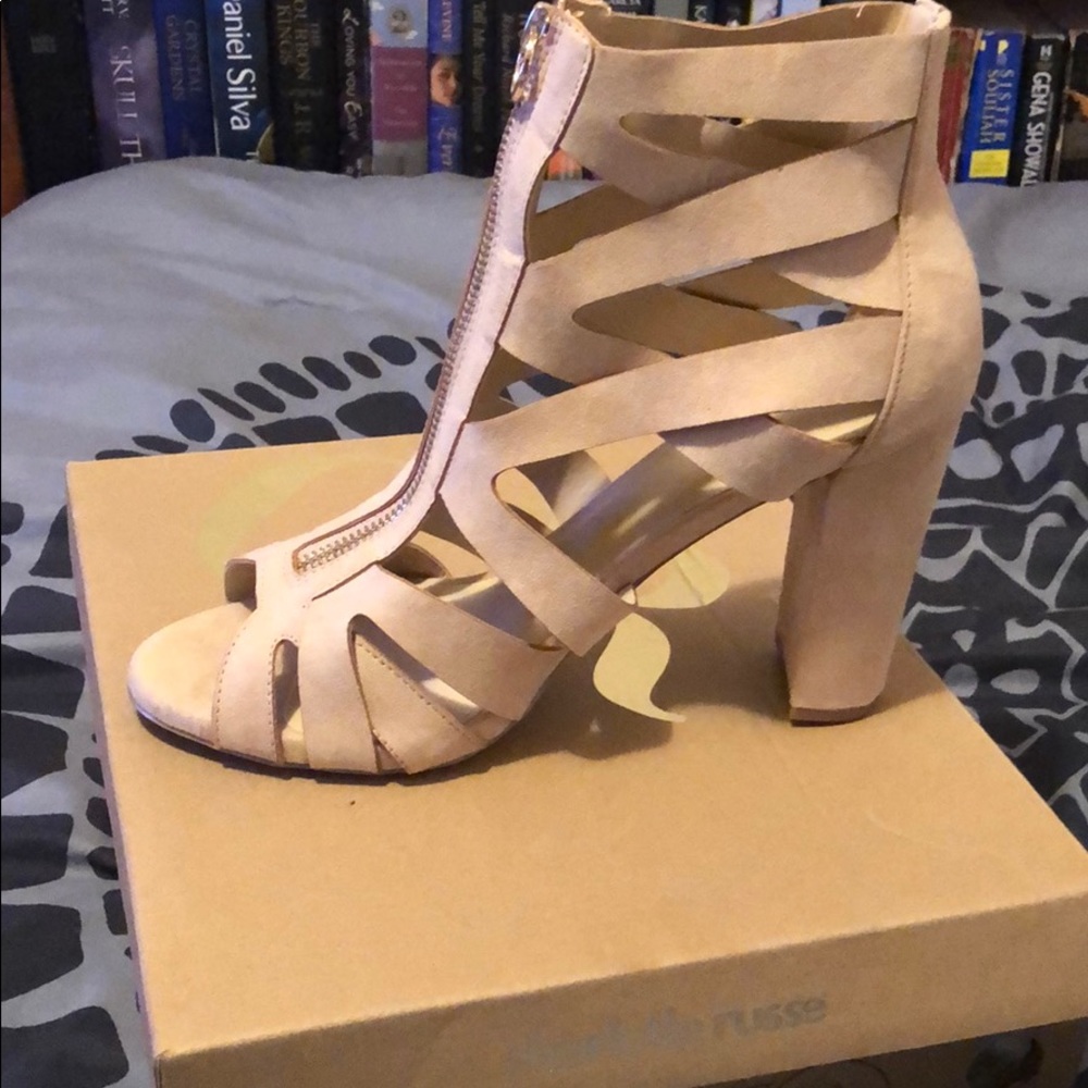 Nude Pumps